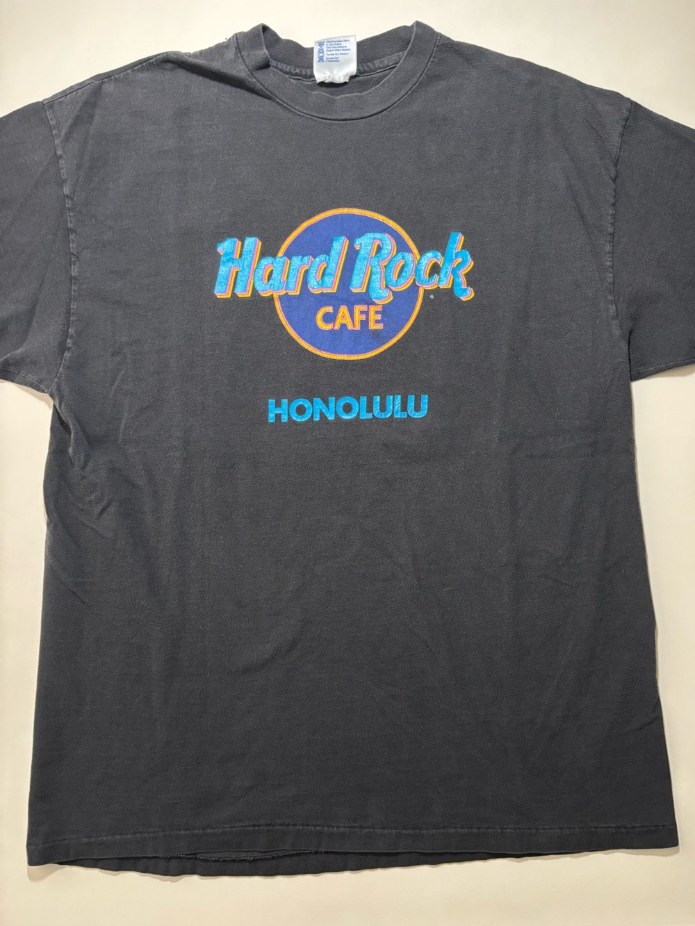80/90s Hanes Hard Rock Cafe Honolulu vibrant single stitch faded black shirt